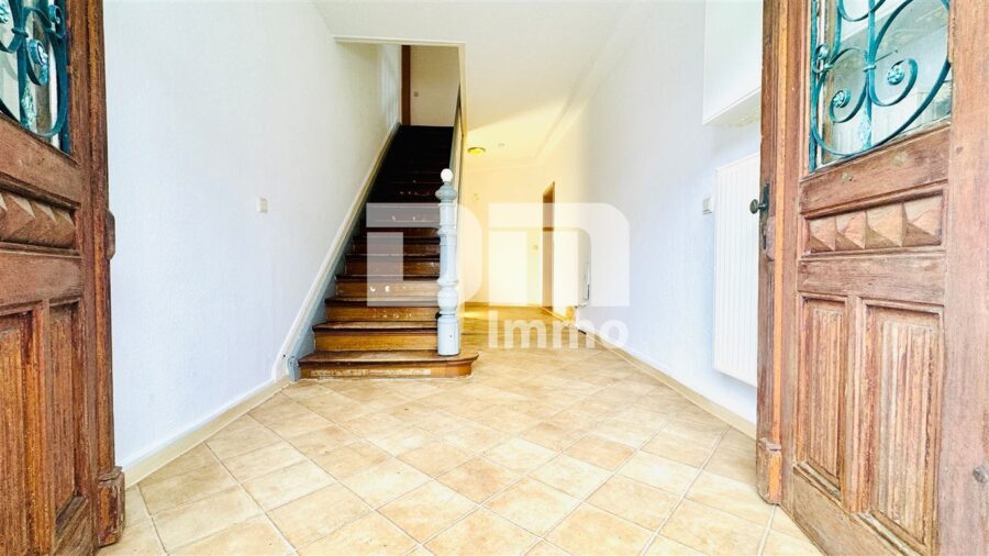 Wohn- / Hofensemble mit Einfamilienhaus, 2x Hofgebäude und altengerechter Bungalow - Haupthaus EG Haupteingang